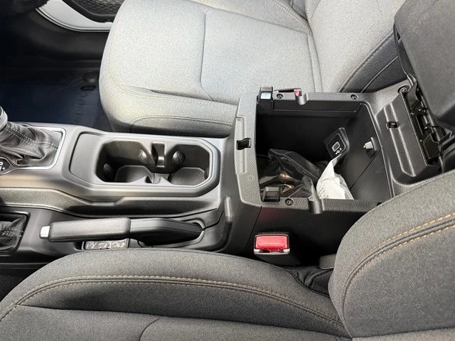 2026 Jeep JL Wrangler - Image 27 of 30
