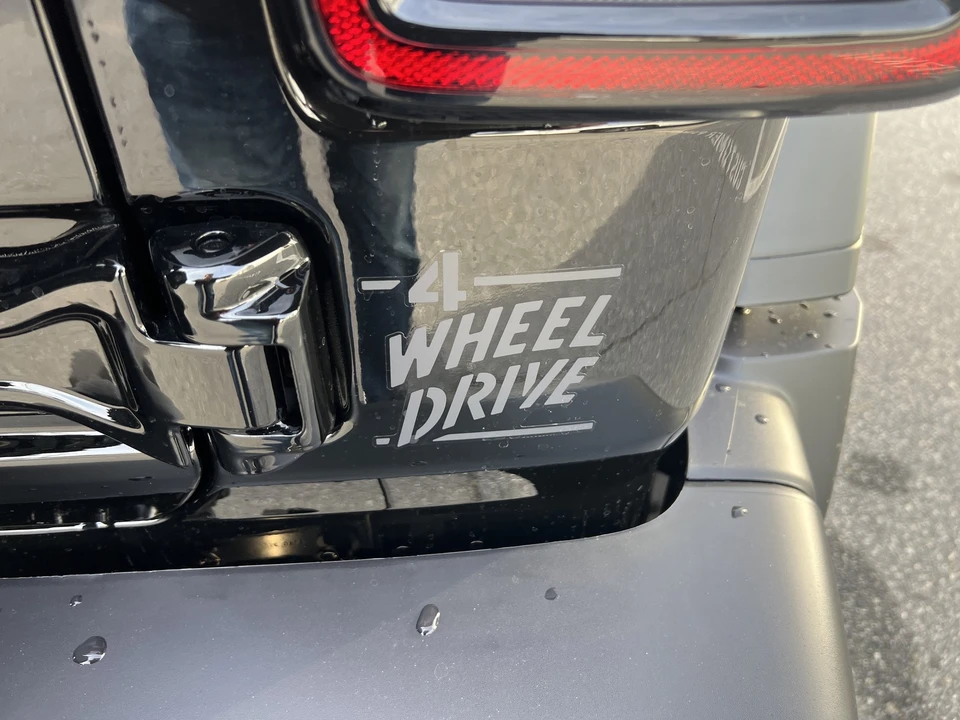 2026 Jeep JL Wrangler - Image 9 of 21