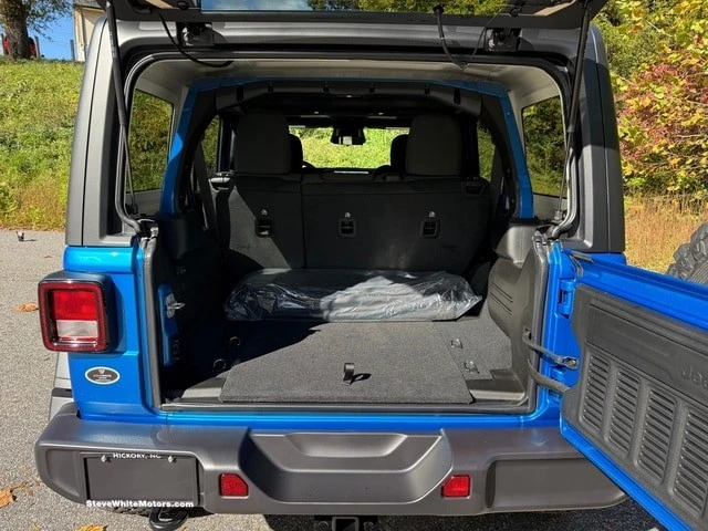 2026 Jeep JL Wrangler - Image 17 of 21