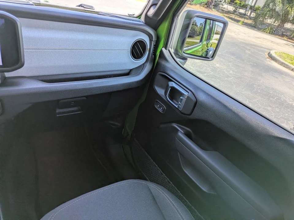 2026 Jeep JL Wrangler - Image 25 of 31