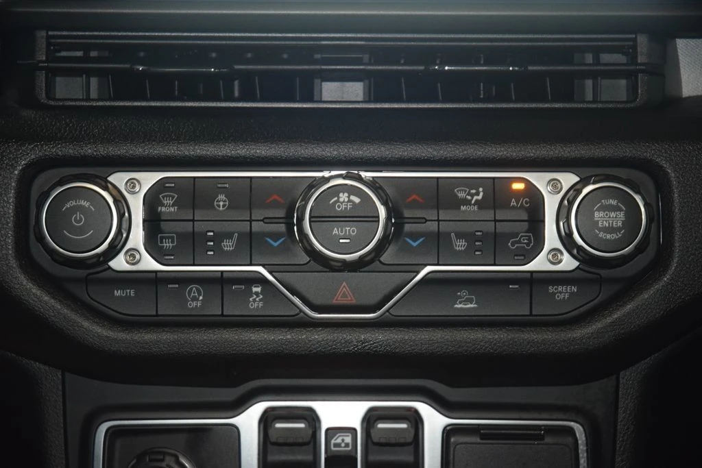2026 Jeep JL Wrangler - Image 30 of 31