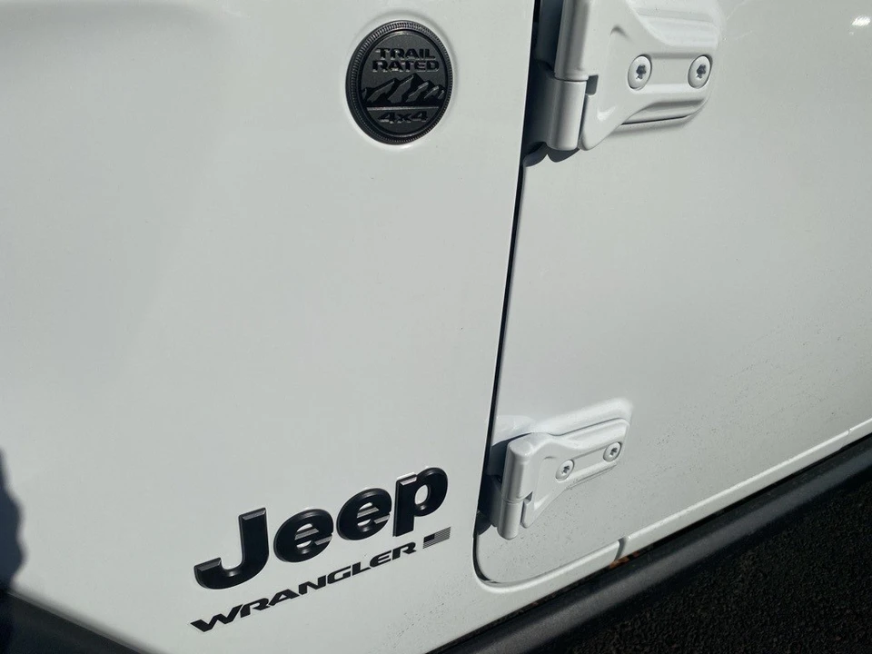 2026 Jeep JL Wrangler - Image 10 of 12