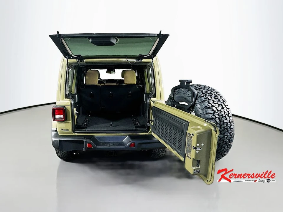 2026 Jeep JL Wrangler - Image 16 of 21