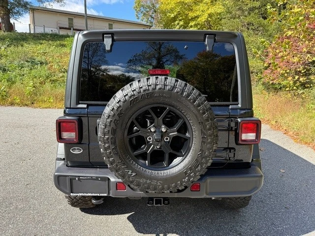 2026 Jeep JL Wrangler - Image 8 of 31