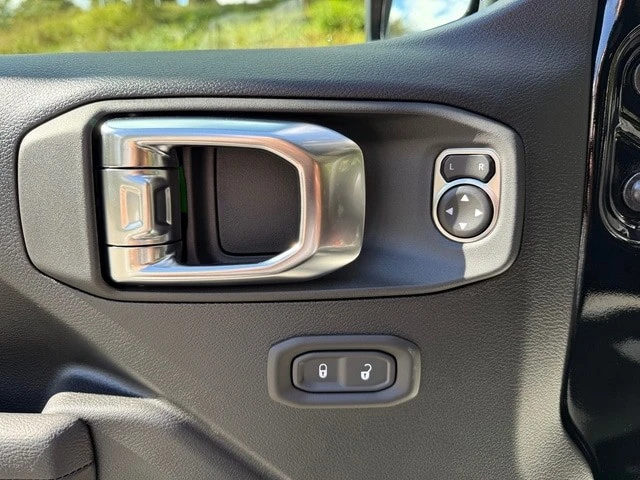 2026 Jeep JL Wrangler - Image 13 of 21