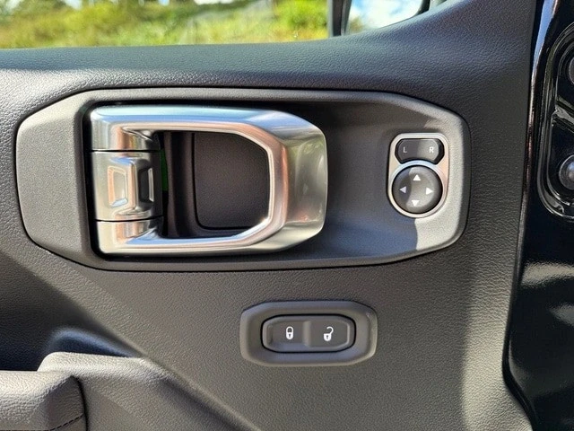 2026 Jeep JL Wrangler - Image 13 of 21