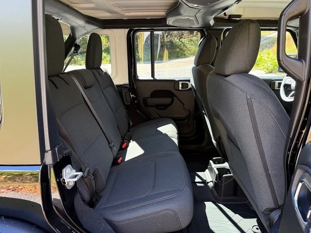 2026 Jeep JL Wrangler - Image 19 of 31