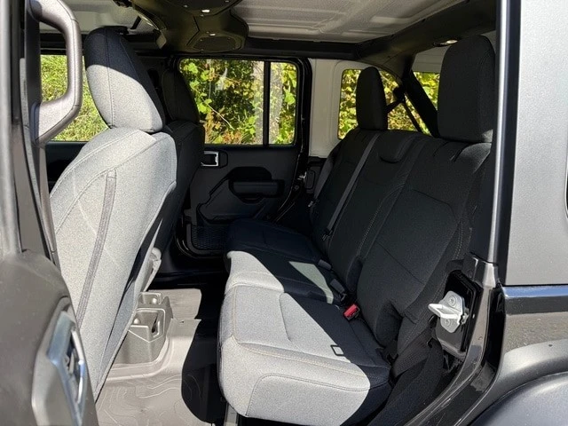 2026 Jeep JL Wrangler - Image 15 of 21