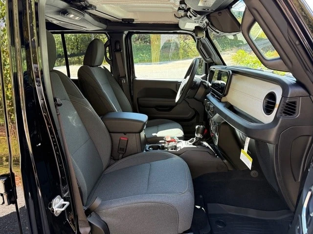 2026 Jeep JL Wrangler - Image 20 of 21