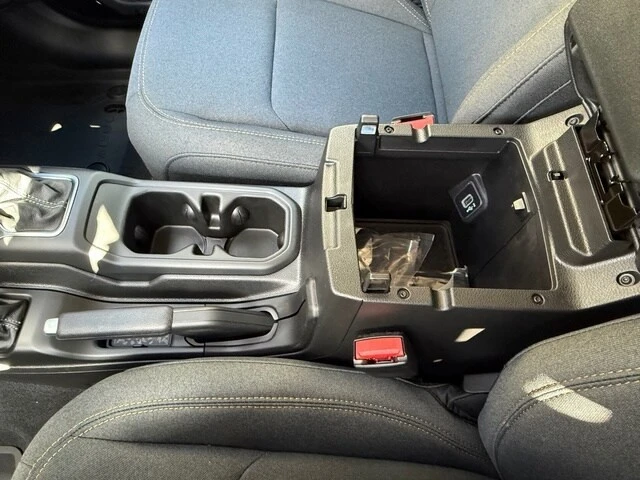 2026 Jeep JL Wrangler - Image 28 of 31