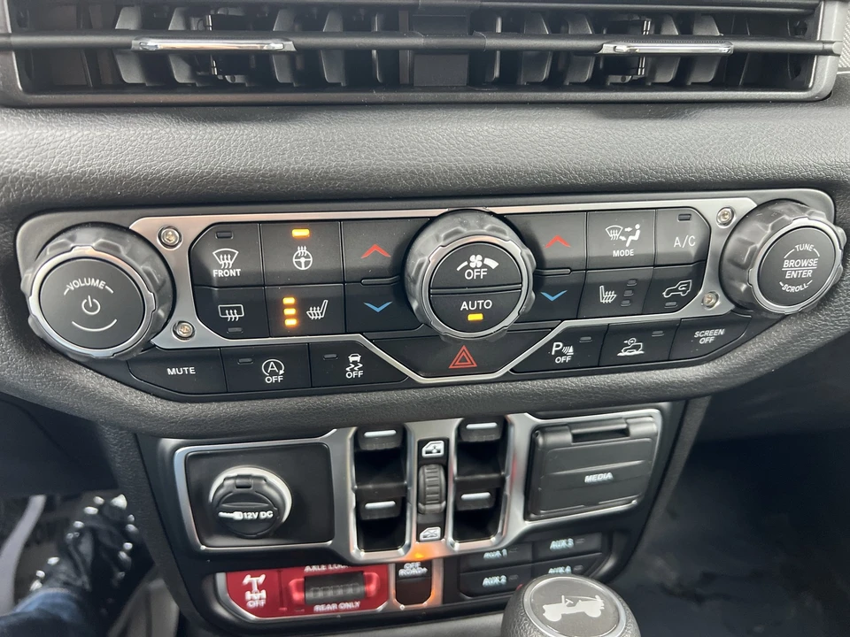 2026 Jeep JL Wrangler - Image 18 of 21