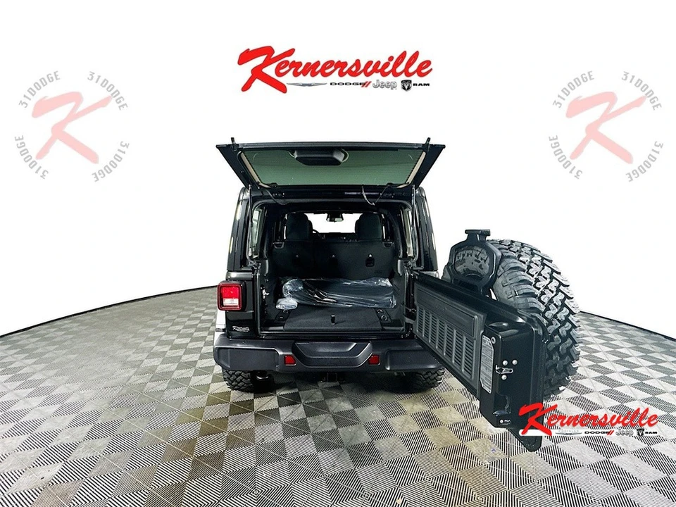 2026 Jeep JL Wrangler - Image 14 of 19