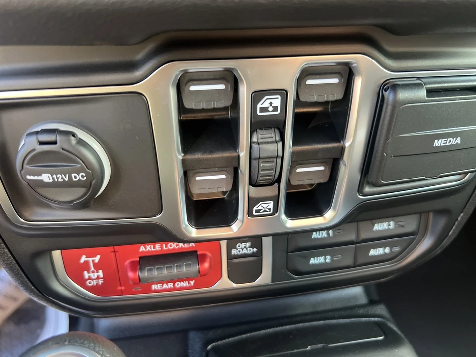 2026 Jeep JL Wrangler - Image 19 of 21