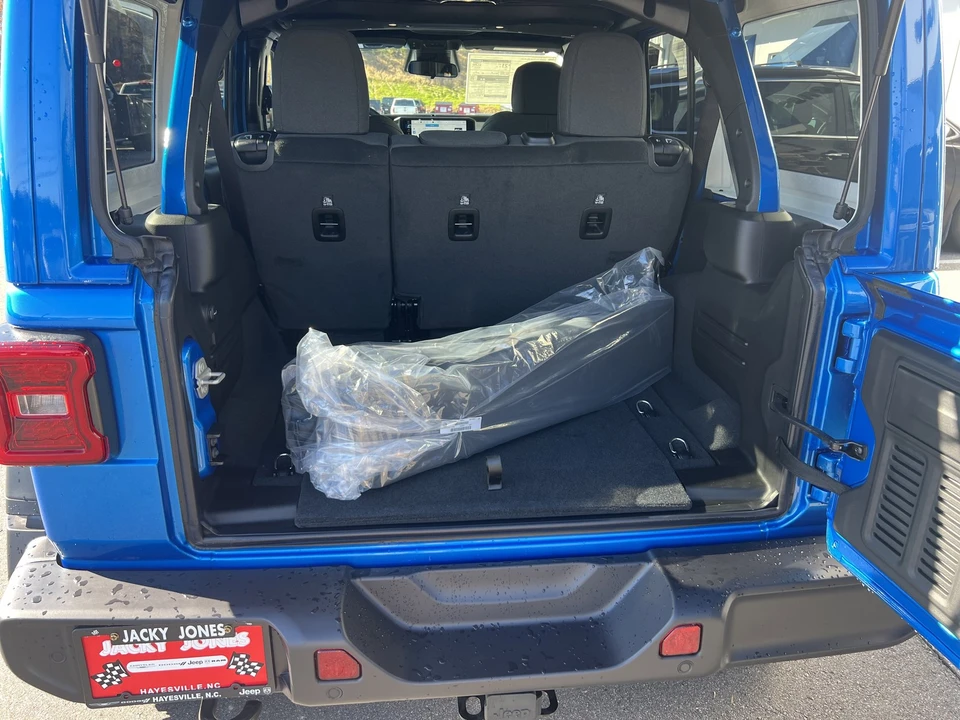 2026 Jeep JL Wrangler - Image 10 of 26