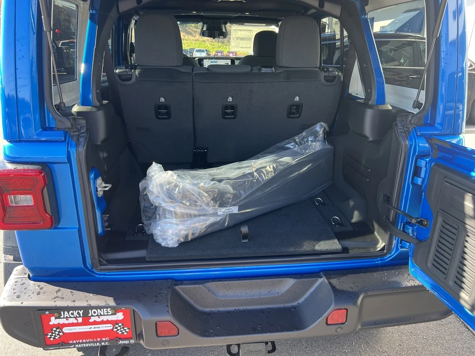 2026 Jeep JL Wrangler - Image 10 of 21