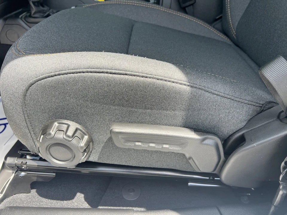 2026 Jeep JL Wrangler - Image 16 of 28