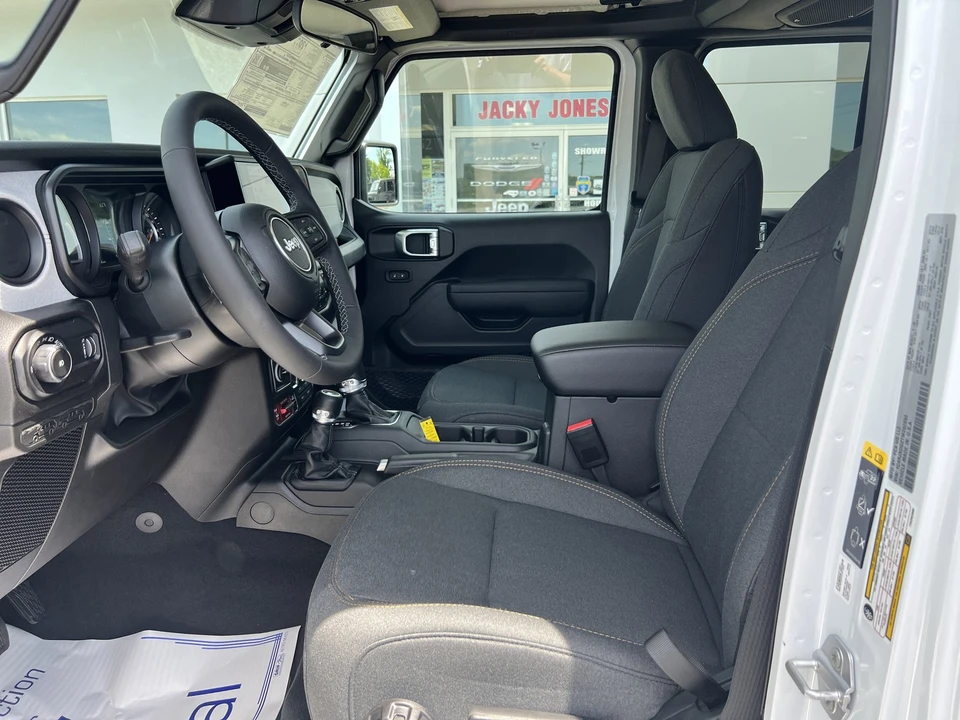 2026 Jeep JL Wrangler - Image 15 of 28