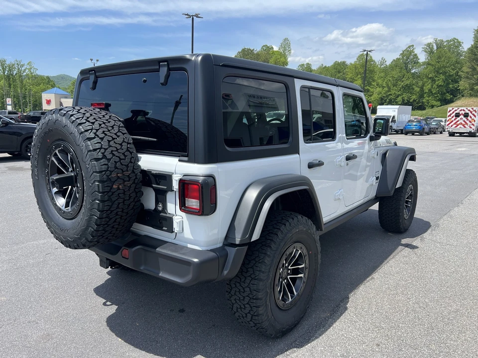 2026 Jeep JL Wrangler - Image 3 of 28