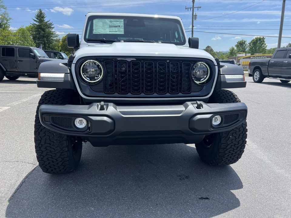 2026 Jeep JL Wrangler - Image 5 of 28