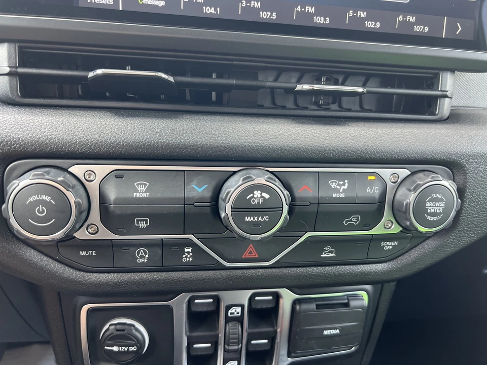 2026 Jeep JL Wrangler - Image 18 of 25