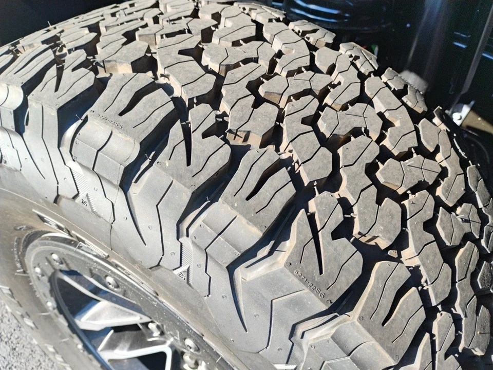 2026 Jeep JL Wrangler - Image 9 of 12