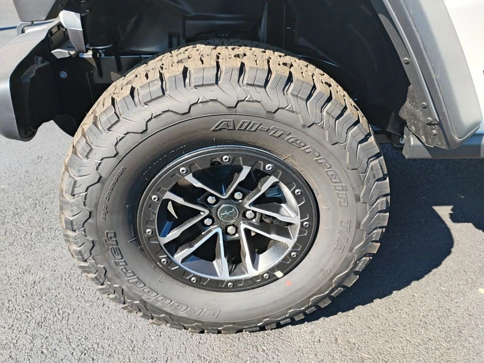 2026 Jeep JL Wrangler - Image 10 of 12
