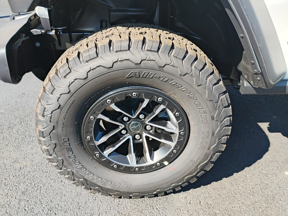 2026 Jeep JL Wrangler - Image 10 of 12