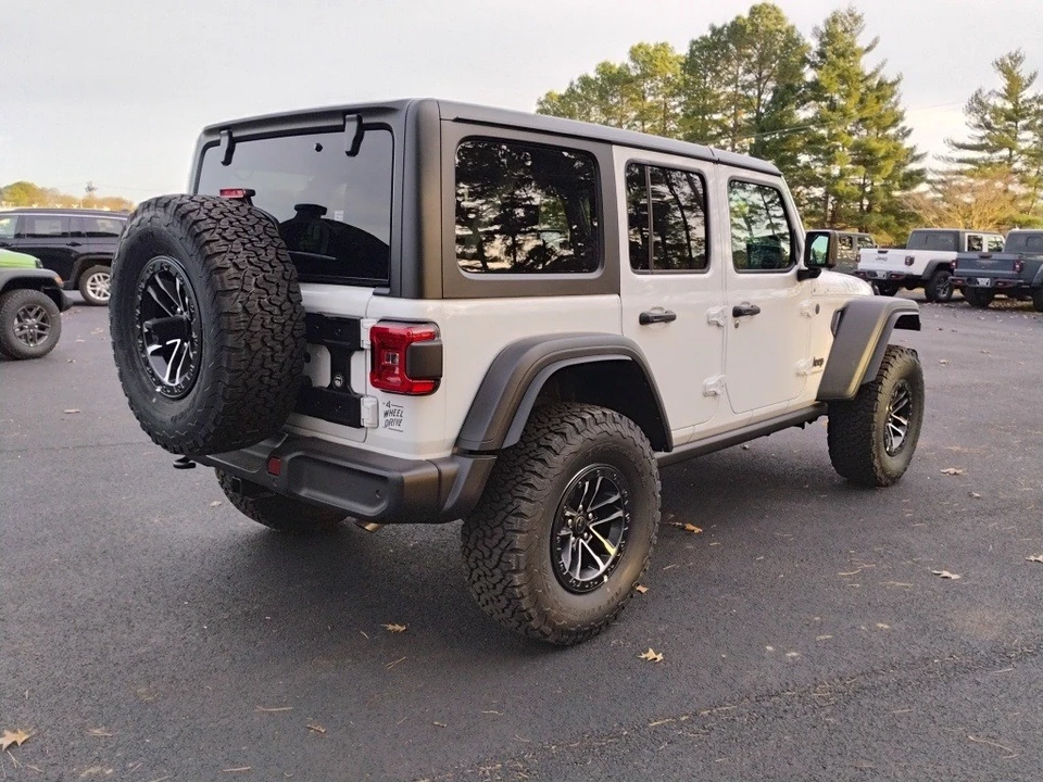 2026 Jeep JL Wrangler - Image 5 of 12