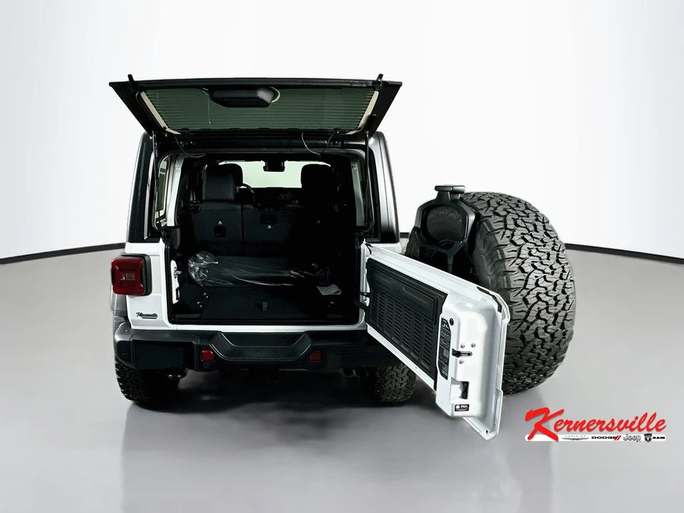 2026 Jeep JL Wrangler - Image 16 of 21