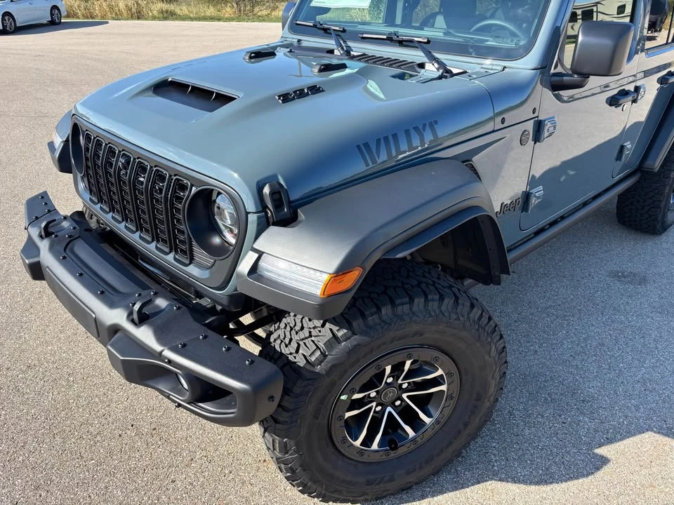2026 Jeep JL Wrangler - Image 4 of 20