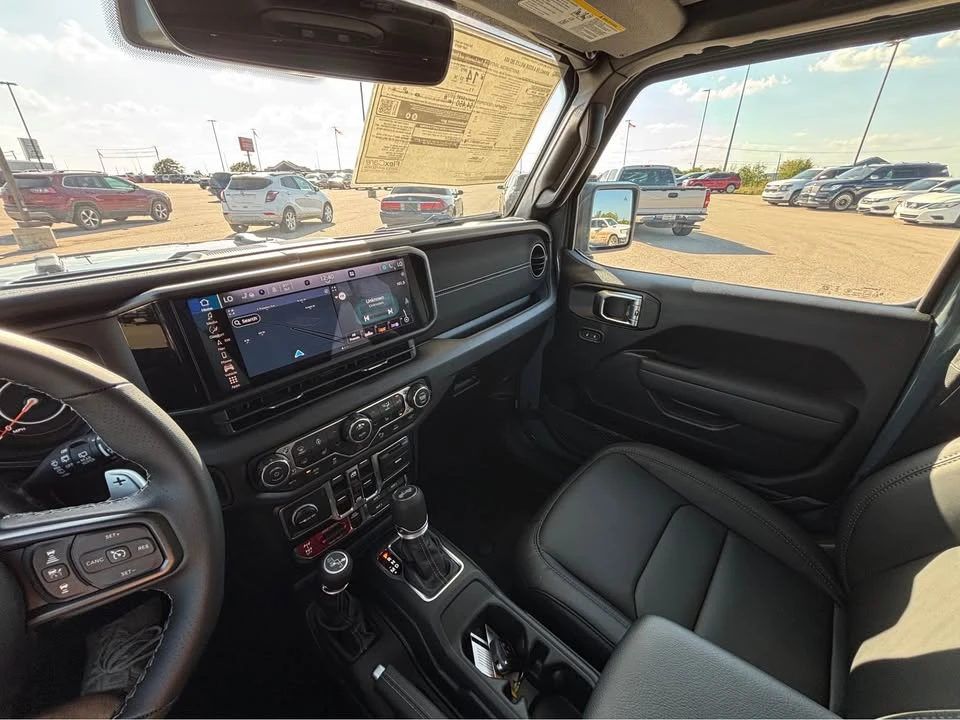 2026 Jeep JL Wrangler - Image 19 of 20