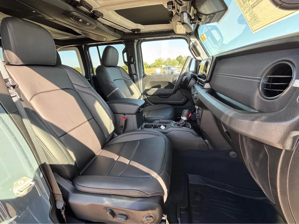 2026 Jeep JL Wrangler - Image 13 of 20