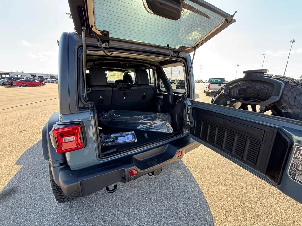 2026 Jeep JL Wrangler - Image 10 of 20