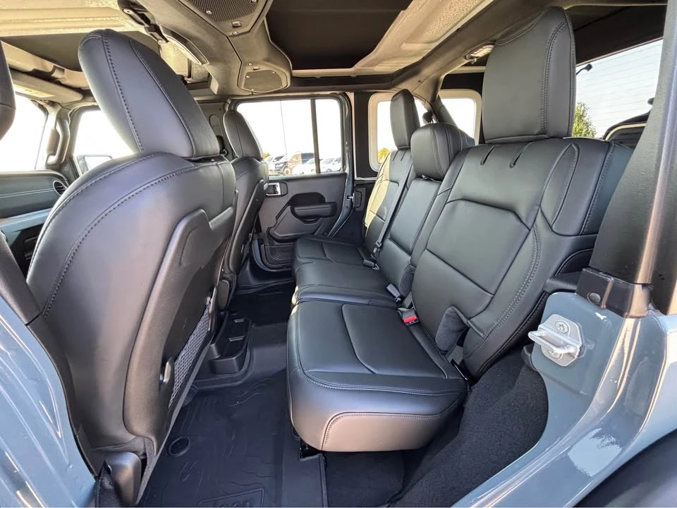 2026 Jeep JL Wrangler - Image 15 of 20