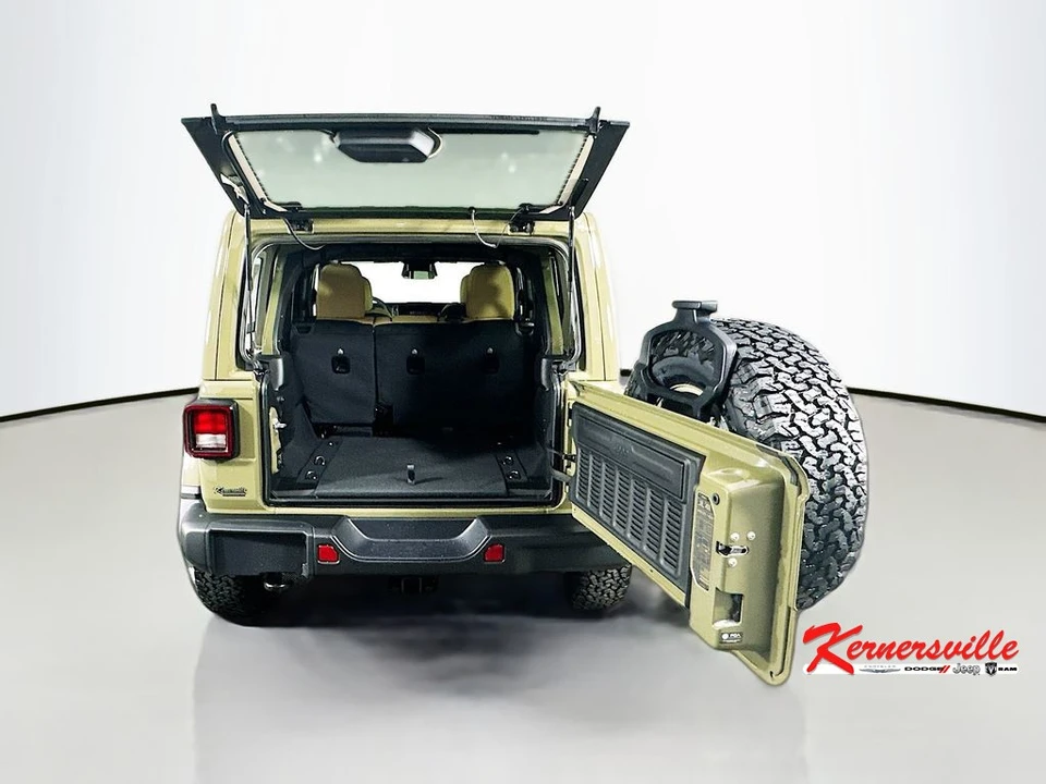 2026 Jeep JL Wrangler - Image 16 of 21