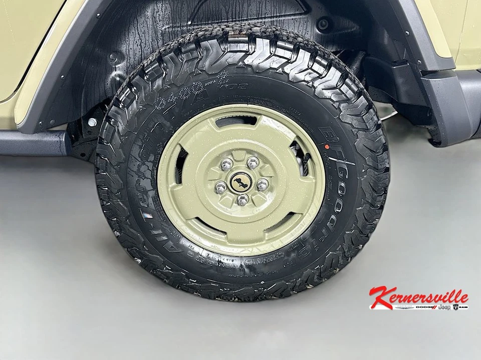 2026 Jeep JL Wrangler - Image 17 of 21