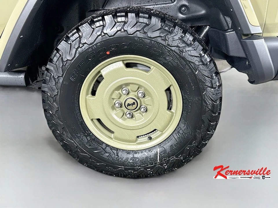 2026 Jeep JL Wrangler - Image 17 of 21