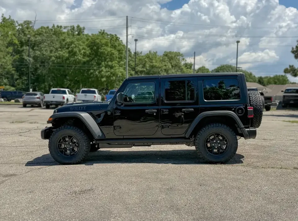 2026 Jeep JL Wrangler - Image 7 of 17