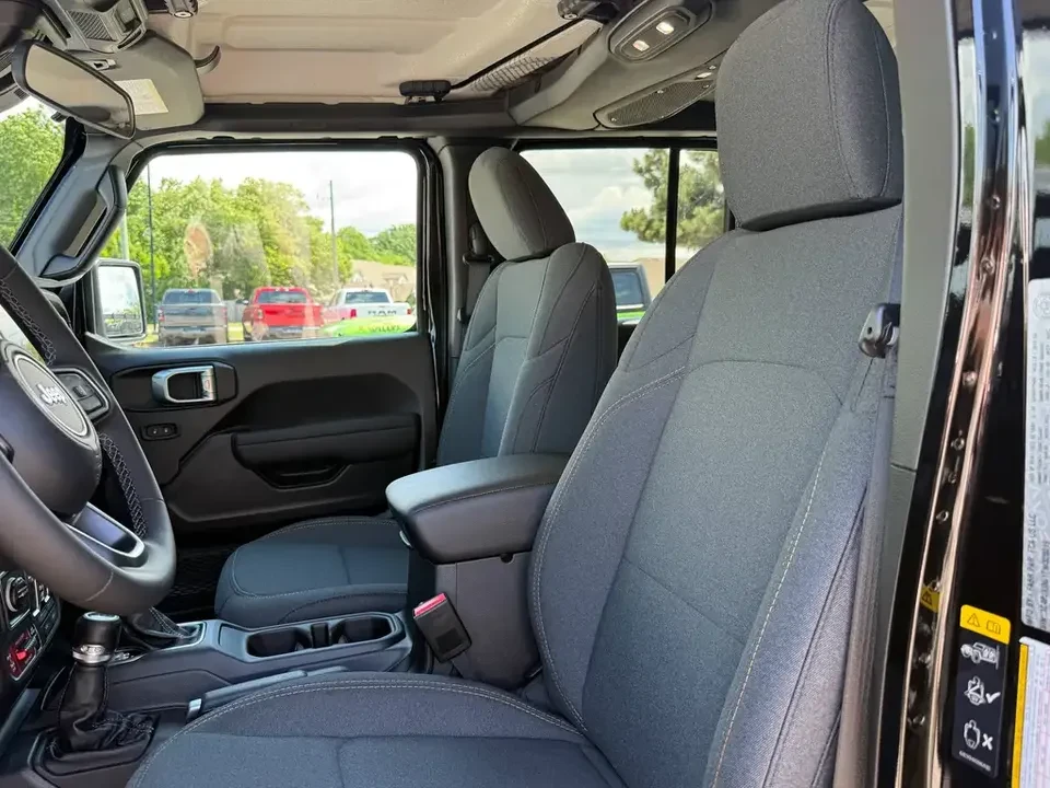 2026 Jeep JL Wrangler - Image 15 of 17