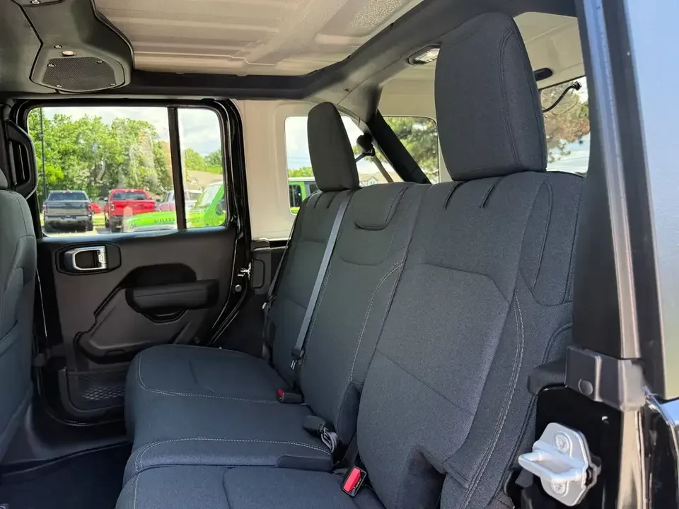 2026 Jeep JL Wrangler - Image 16 of 17