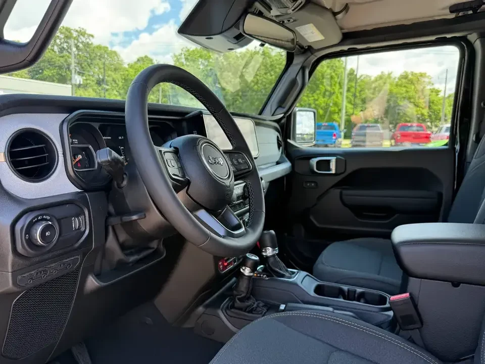 2026 Jeep JL Wrangler - Image 14 of 17