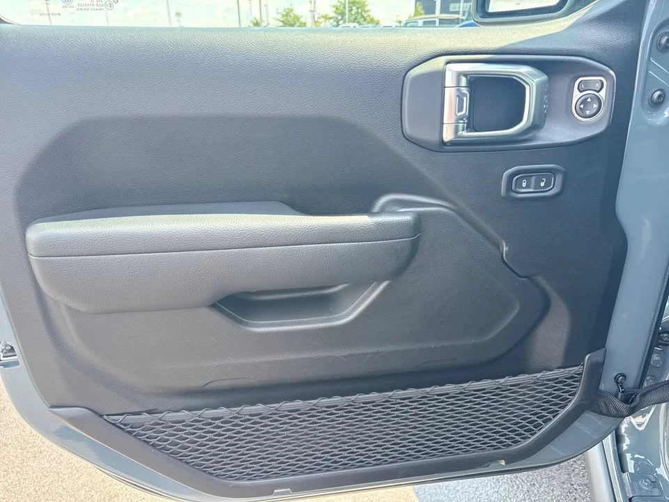 2026 Jeep JT Gladiator - Image 14 of 20