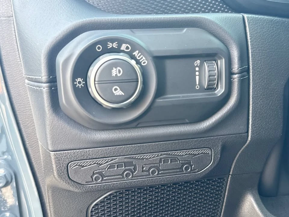 2026 Jeep JT Gladiator - Image 16 of 20
