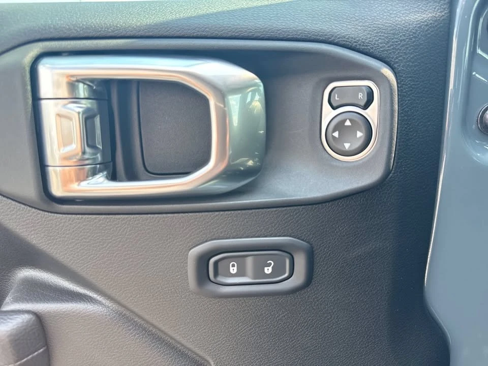 2026 Jeep JT Gladiator - Image 15 of 20