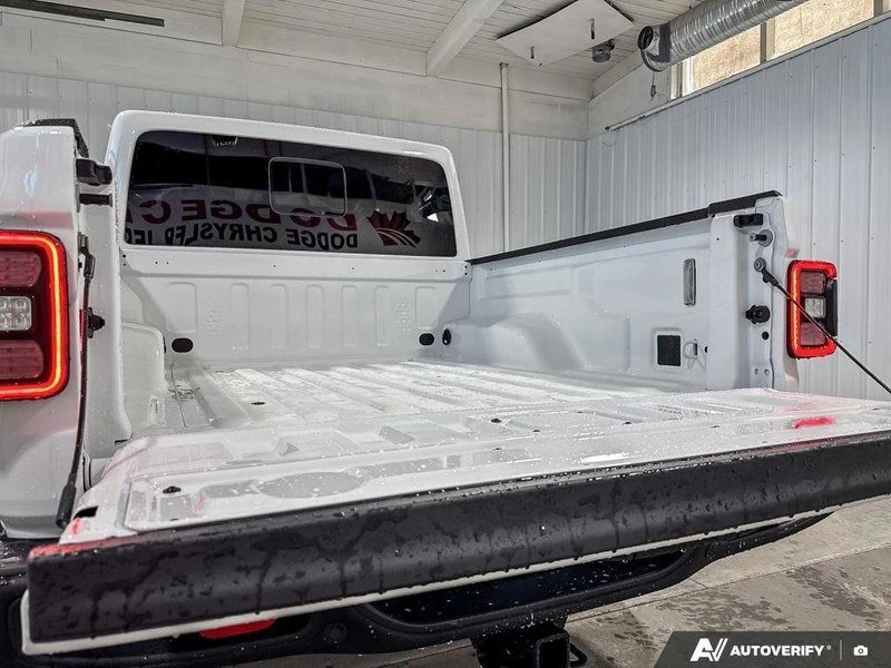 2026 Jeep JT Gladiator - Image 9 of 19