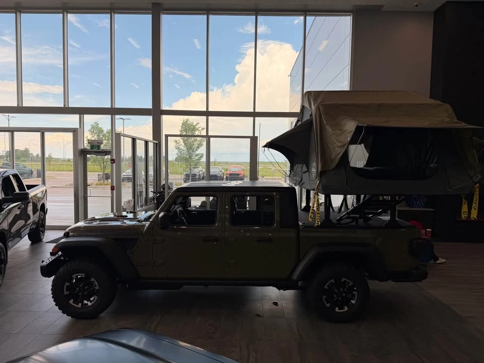 2026 Jeep JT Gladiator - Image 15 of 15