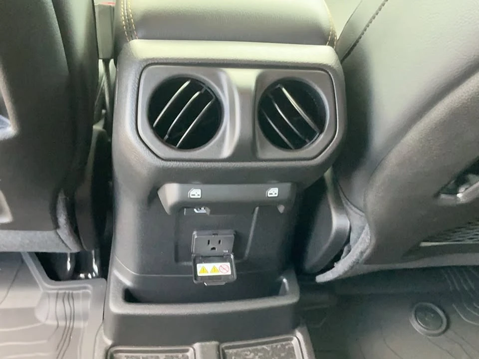 2026 Jeep JL Wrangler - Image 15 of 20