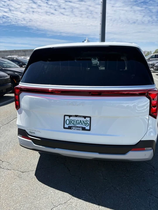 2026 Kia Carnival - Image 15 of 15