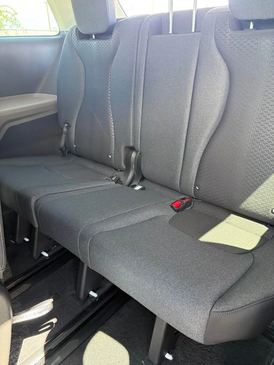2026 Kia Carnival - Image 8 of 15