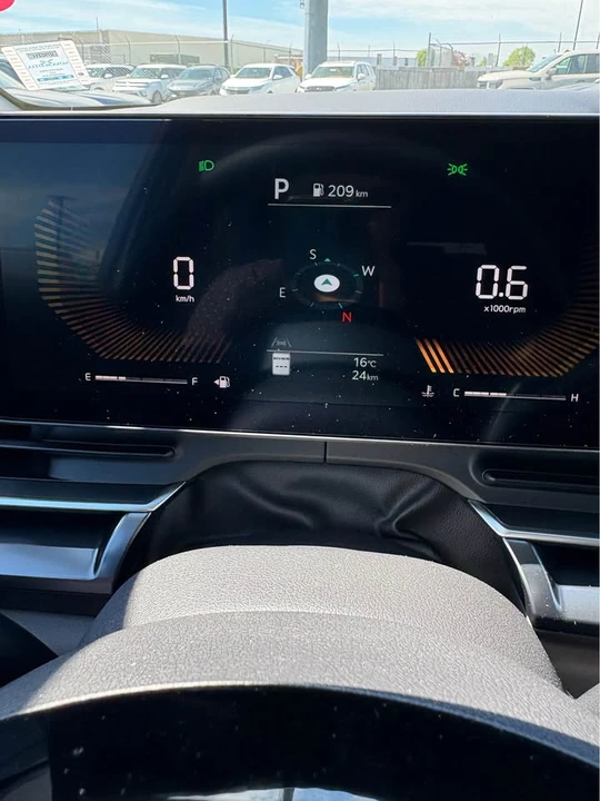 2026 Kia Carnival - Image 7 of 15